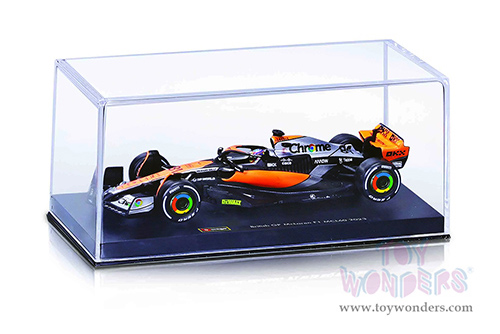 Bburago Formula Racing - McLaren F1 Team #81 Oscar Piastri with Driver Formula One F1 British GP (2023) (1/43 scale diecast model car, Black/Orange/Silver) 18-38088/81