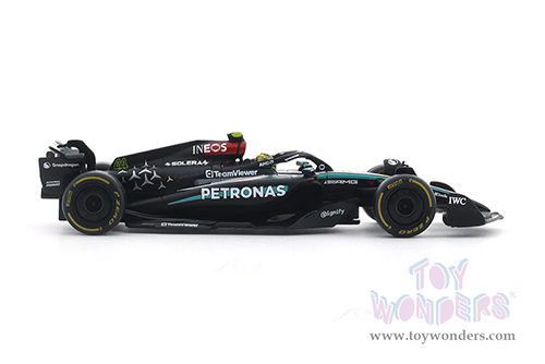 Bburago Formula Racing - Mercedes AMG Petronas F1 Team #44 Lewis Hamilton with Driver Formula One F1 W15 E Performance (2024) (1/43 scale diecast model car, Black) 18-38209/44