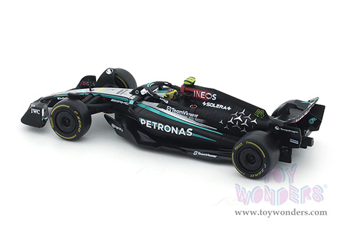 Bburago Formula Racing - Mercedes AMG Petronas F1 Team #44 Lewis Hamilton with Driver Formula One F1 W15 E Performance (2024) (1/43 scale diecast model car, Black) 18-38209/44