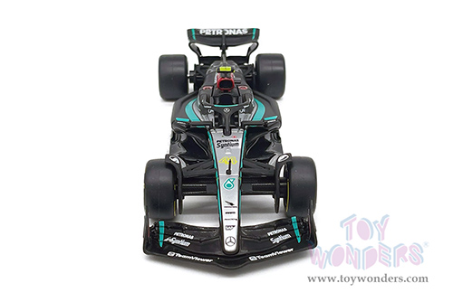 Bburago Formula Racing - Mercedes AMG Petronas F1 Team #44 Lewis Hamilton with Driver Formula One F1 W15 E Performance (2024) (1/43 scale diecast model car, Black) 18-38209/44
