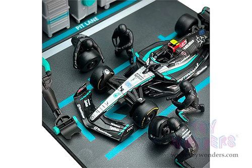 Bburago Formula Racing - Mercedes AMG Petronas F1 Team #63 George Russell F1 W15 Diorama Playset (1/43 scale diecast model car, Black/Silver/Green) 18-38452/63