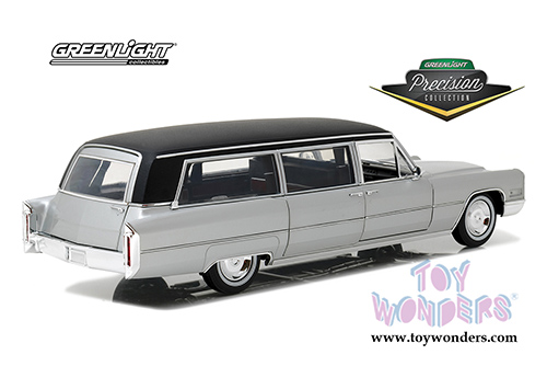 Greenlight Precision Collection - Cadillac S&S Limousine Hardtop (1966, 1/18 scale diecast model car, Silver/Black) 18005