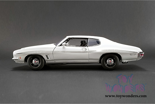 Acme - Pontiac&reg; LeMans GTO Hardtop (1972, 1/18 scale diecast model car, Cameo White) 1801211