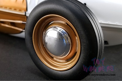 Acme - So-Cal Speed Shop Belly Tanker #555 (1/18 scale diecast model car, Gold/White) 1803004