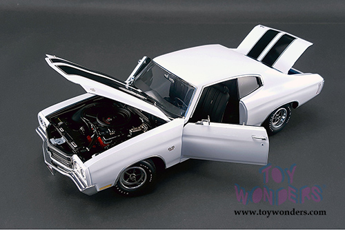 Acme - Chevy Chevelle LS6 454 Hardtop (1970, 1/18 scale diecast model car, White)  1805508