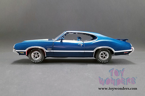 Acme - Oldsmobile&reg; 442 W-30 Hardtop (1970, 1/18 scale diecast model car, Twilight Blue) 1805611