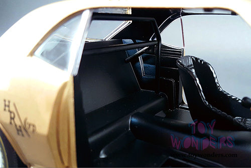 Acme - Chevy Camaro Z28 Hardtop (1967, 1/18 scale diecast model car, Gold w/Black) 1805703