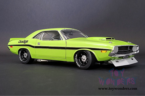Acme | Sam Posey #77 Dodge Challenger Trans Am Street Version (1970, 1/18 scale diecast model car, Green) 1806001B