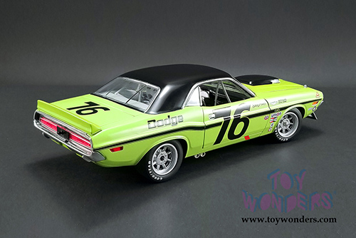 Acme | Sam Posey #76 Dodge Challenger Trans Am (1970, 1/18 scale diecast model car, Green) 1806009