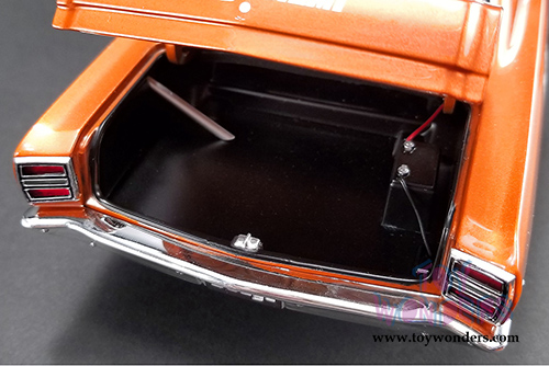 Acme | Max Hurley's Dodge Hemi Dart&reg; Hardtop (1968, 1/18 scale diecast model car, Orange) 1806401