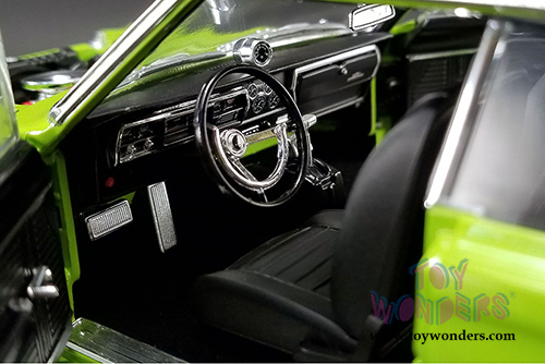 Acme - Plymouth GTX&reg; Hard Top (1967, 1/18 scale diecast model car, Limelight Green) 1806703