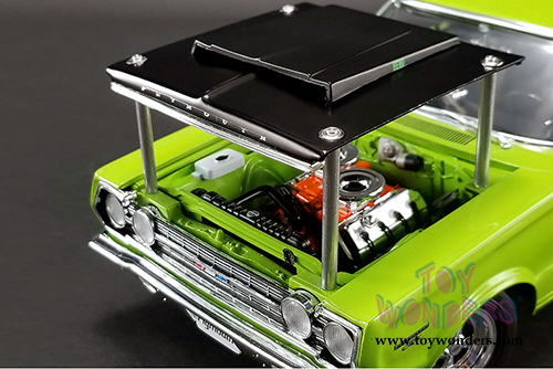 Acme - Plymouth GTX&reg; Hard Top (1967, 1/18 scale diecast model car, Limelight Green) 1806703