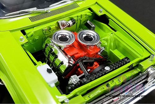 Acme - Plymouth GTX&reg; Hard Top (1967, 1/18 scale diecast model car, Limelight Green) 1806703