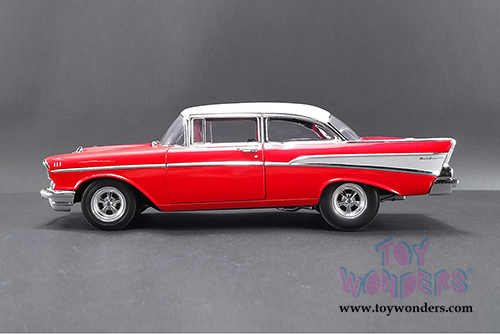 Acme - Chevrolet&reg; Bel Air&reg; Street - Strip Hardtop (1957, 1/18 scale diecast model car, Red/White) 1807005