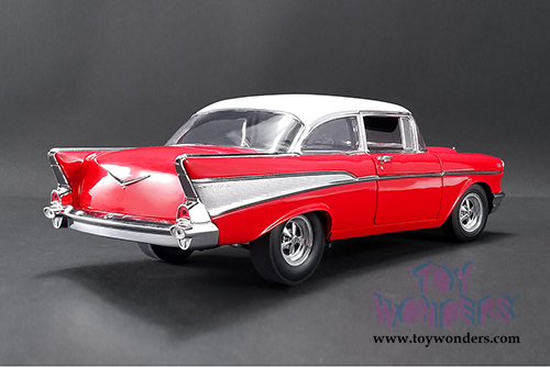 Acme - Chevrolet&reg; Bel Air&reg; Street - Strip Hardtop (1957, 1/18 scale diecast model car, Red/White) 1807005