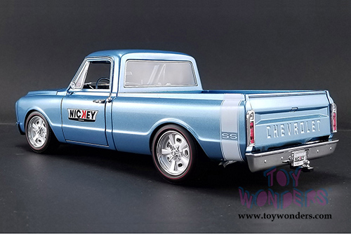 Acme - Chevrolet C-10 Nickey Chevrolet Custom Shop Pickup Truck (1967, 1/18 scale diecast model car, Marina Blue) 1807205