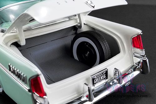 Acme - Chrysler New Yorker St. Regis Hardtop (1956, 1/18 scale diecast model car, Mint Green/White) 1809003