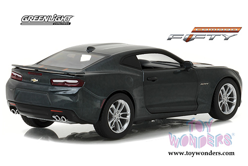 Greenlight - Chevrolet&reg; Camaro&reg; SS&trade; 50th Anniversary Edition Hard Top (2017, 1/24 scale diecast model car, Black) 18234