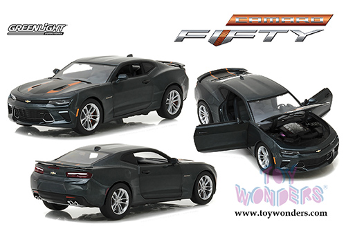 Greenlight - Chevrolet&reg; Camaro&reg; SS&trade; 50th Anniversary Edition Hard Top (2017, 1/24 scale diecast model car, Black) 18234