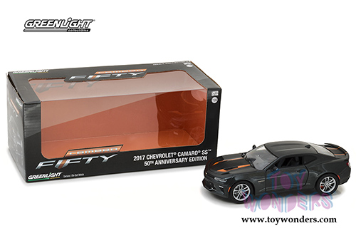 Greenlight - Chevrolet&reg; Camaro&reg; SS&trade; 50th Anniversary Edition Hard Top (2017, 1/24 scale diecast model car, Black) 18234