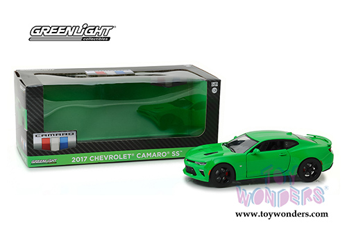 Greenlight - Chevrolet&reg; Camaro&reg; SS&trade; Hard Top (2017, 1/24 scale diecast model car, Krypton Green) 18244