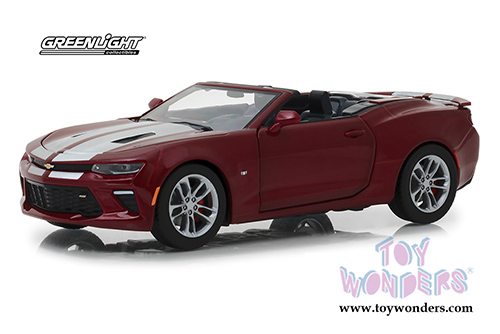 Greenlight - Chevrolet&reg; Camaro&reg; SS&trade; Convertible (2017, 1/24 scale diecast model car, Garnet Red Tintcoat) 18245