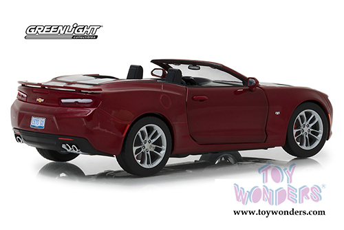 Greenlight - Chevrolet&reg; Camaro&reg; SS&trade; Convertible (2017, 1/24 scale diecast model car, Garnet Red Tintcoat) 18245
