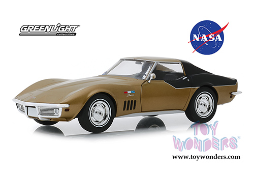 Greenlight - NASA Apollo XII Astronaut's 1969 Chevrolet&reg; Corvette&reg; "AstroVette" (1969, 1/24 scale diecast model car, Gold/Black) 18254