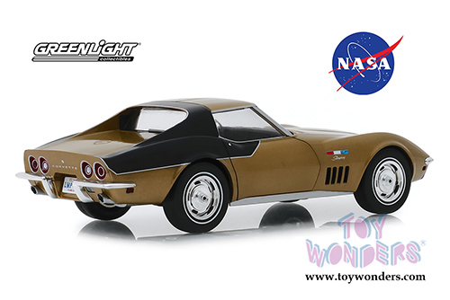 Greenlight - NASA Apollo XII Astronaut's 1969 Chevrolet&reg; Corvette&reg; "AstroVette" (1969, 1/24 scale diecast model car, Gold/Black) 18254