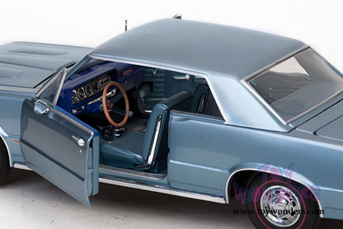 Sun Star USA - Pontiac GTO Hard Top (1964, 1/18 scale diecast model car, Yorktown Blue) 1826BU