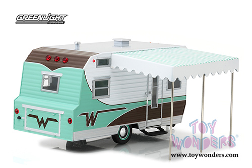 Greenlight - Hitch & Tow Trailers Series 3 | Winnebago 216 Travel Trailer (1964, 1/24 scale diecast model car, White/Green) 18430B/12
