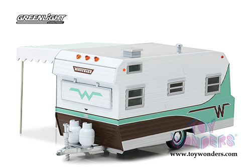 Greenlight - Hitch & Tow Trailers Series 3 | Winnebago 216 Travel Trailer (1964, 1/24 scale diecast model car, White/Green) 18430B/12