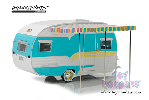 Greenlight - Hitch & Tow Trailers Series 5 | Catolac Deville Travel Trailer (1958, 1/24 scale diecast model car, White/Blue) 18450A/12