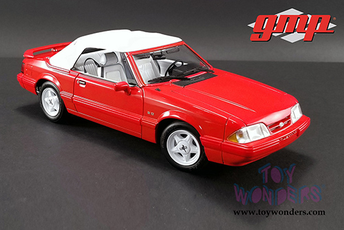 GMP - Ford Mustang LX 5.0L Convertible (1992, 1/18 scale diecast model car, Vibrant Red/White) 18822