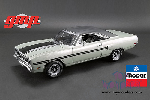GMP - Plymouth GTX Hardtop (1970, 1/18 scale diecast model car, Silver/Black) 18895