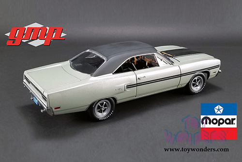 GMP - Plymouth GTX Hardtop (1970, 1/18 scale diecast model car, Silver/Black) 18895