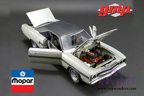 GMP - Plymouth GTX Hardtop (1970, 1/18 scale diecast model car, Silver/Black) 18895