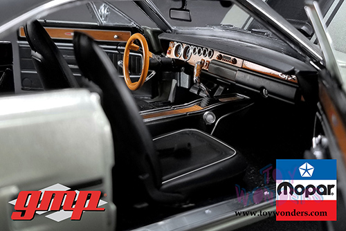 GMP - Plymouth GTX Hardtop (1970, 1/18 scale diecast model car, Silver/Black) 18895