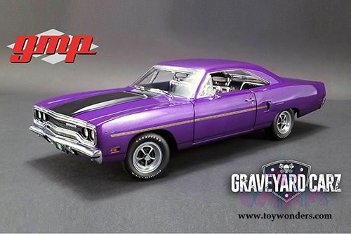 GMP - Graveyard Carz Plymouth Road Runner Hard Top (1970, 1/18 scale diecast model car, Purple) 18897