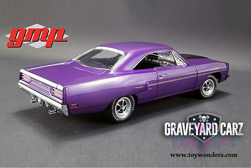 GMP - Graveyard Carz Plymouth Road Runner Hard Top (1970, 1/18 scale diecast model car, Purple) 18897