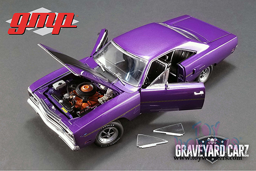 GMP - Graveyard Carz Plymouth Road Runner Hard Top (1970, 1/18 scale diecast model car, Purple) 18897