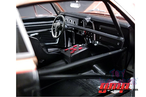 GMP - Smokey Yunick's #13 Chevrolet&reg; Camaro&reg; Hardtop (1967, 1/18 scale diecast model car, Black/Gold) 18901