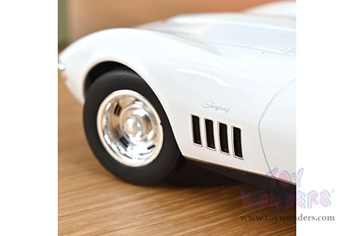 Norev - Chevrolet® Corvette Convertible (1969, 1/18 scale diecast model car, White) 189038