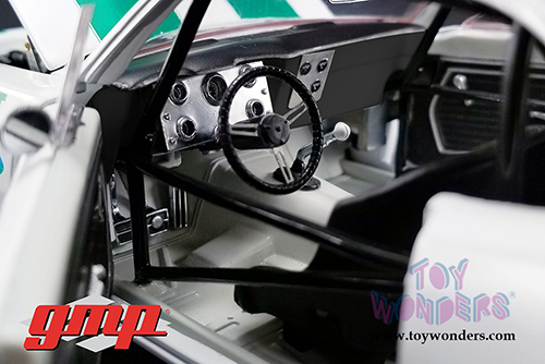 GMP - Chevrolet&reg; Trans Am Camaro&reg; Z28 #7 Allan Green Chevrolet&reg; Hardtop (1967, 1/18 scale diecast model car, White/Green) 18909