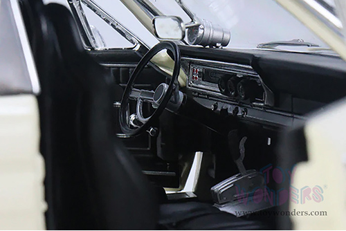 Acme - Ford Fairlane - 427 SOHC White Lightning (1967, 1/18 scale diecast model car, Cream) 18931