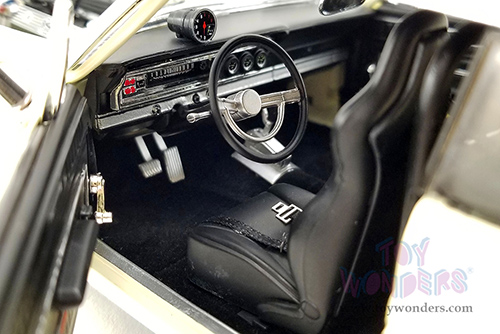 Acme - Ford Fairlane - 427 SOHC White Lightning (1967, 1/18 scale diecast model car, Cream) 18931