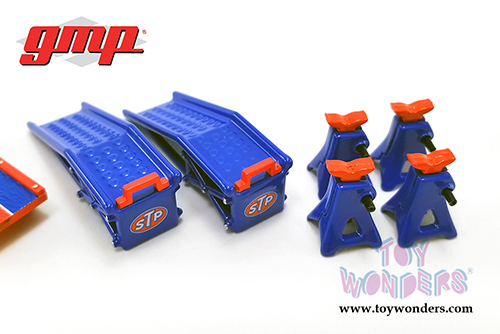 GMP - STP&reg; Oil Shop Tool Set 2 (1:18 Scale, Blue/Red) 18939