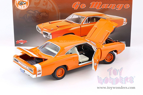 18956 GMP Greenlight 1970 Dodge Coronet Super Bee Hardtop model diecast car