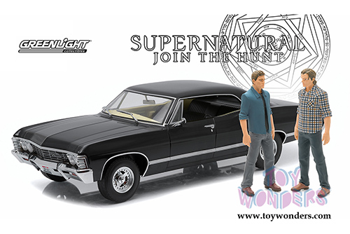 Greenlight - Artisan Supernatural (TV Series 2005) - Chevrolet Impala Sport Hardtop with Sam and Dean Figures (1967, 1/18 scale diecast model car, Black) 19021