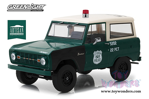 Greenlight - Artisan Ford Bronco Police Pursuit New York City Police Department (NYPD) (1967, 1/18 scale diecast model car, Green) 19036
